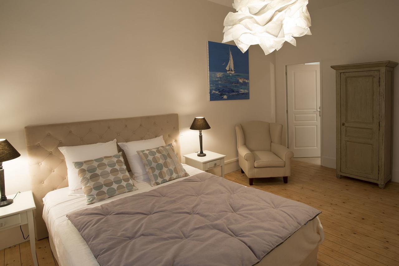 Le Cercle Chambres Climatisees Coligny Luaran gambar