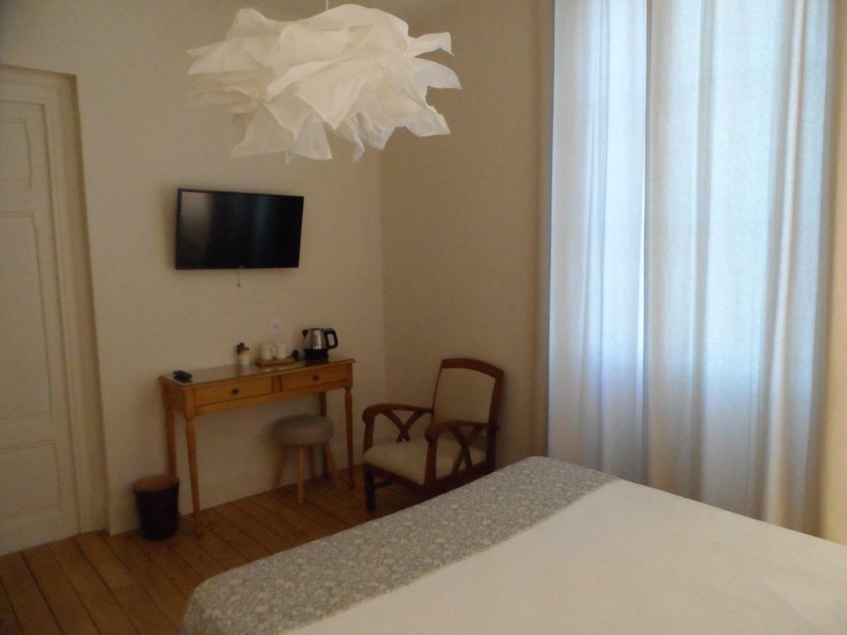 Le Cercle Chambres Climatisees Coligny Luaran gambar